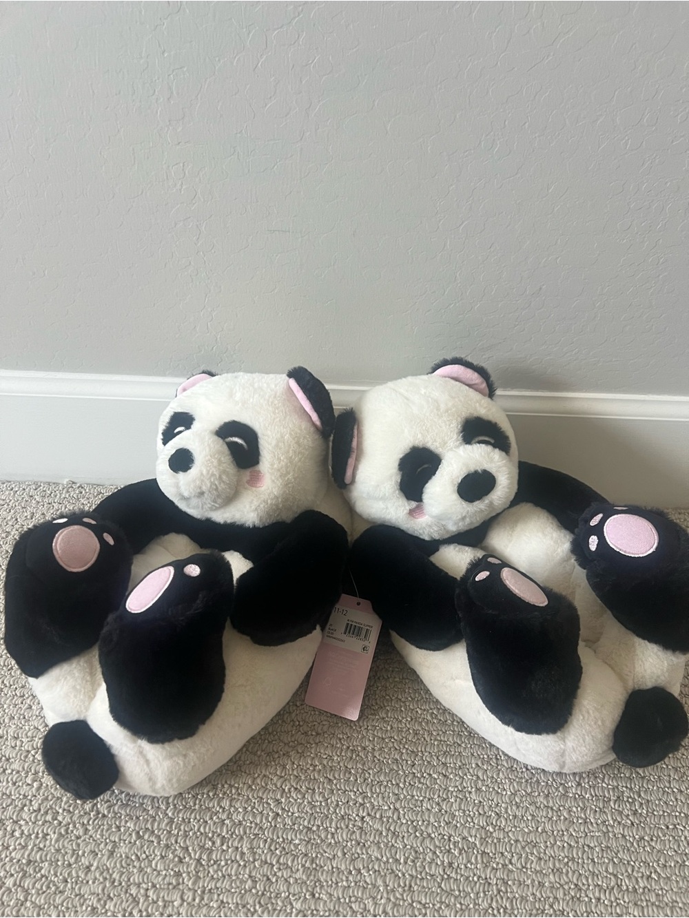 Feetmoji Women's Panda Slippers size 11-12
NWT $15